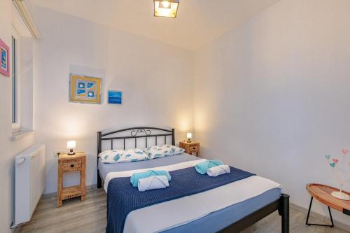a bedroom with two beds with towels on them at Apartments Villa Padrone with pool - perfect for families! in Garica