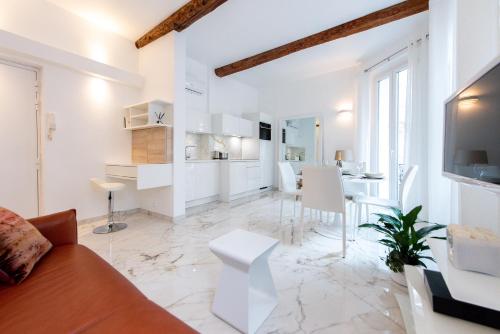 Alba apartment antibes street, by Welcome to Cannes photo 7
