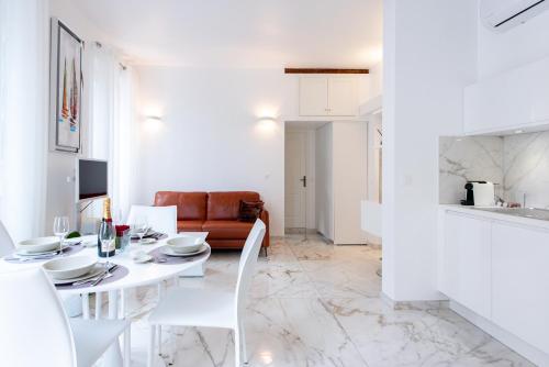 Alba apartment antibes street, by Welcome to Cannes photo 8
