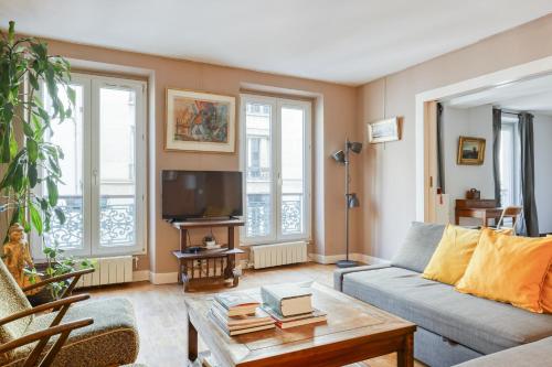 Spacious & lovely flat-Up to 10 guests-Paris 10