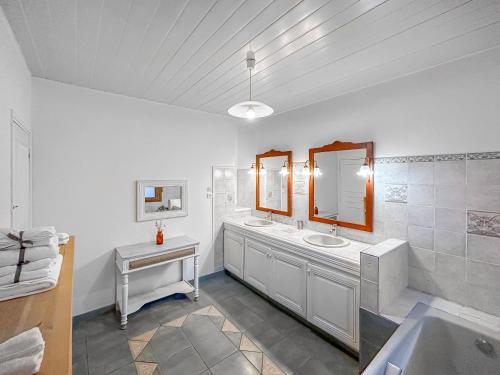 a white bathroom with two sinks and a mirror at Villa Charme de Morin 15 min de Disneyland in Villiers-sur-Morin