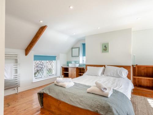 a bedroom with a large bed with towels on it at 4 Bed in Braunton 75574 in Braunton