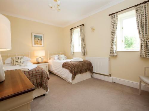 a bedroom with two beds and a window at 2 Bed in Howden G0113 in Saltmarshe