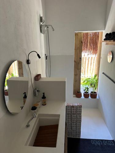 a bathroom with a sink and a mirror at Casa Chão in Prado