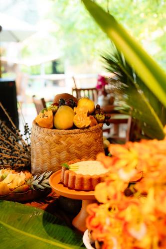 a basket of fruit sitting on top of a table at Rancho das Estrelas in Carolina