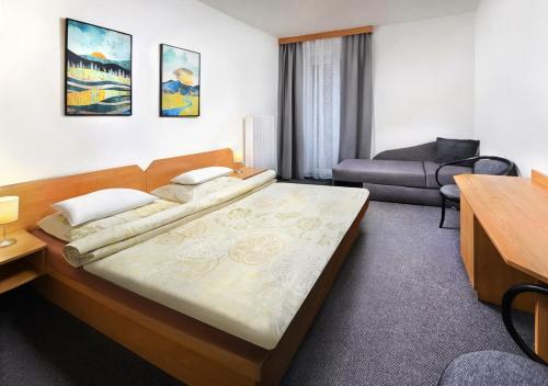 Postel nebo postele na pokoji v ubytování Hotel Liptov