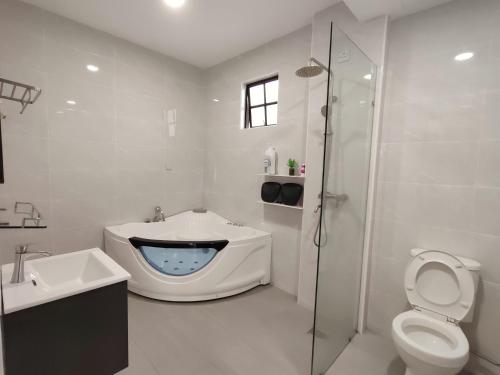 A bathroom at SS Ipoh Comfort Homestay - For Families and Groups