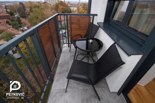 a balcony with a table and chairs on it at Petković apartmani 35 in Jagodina