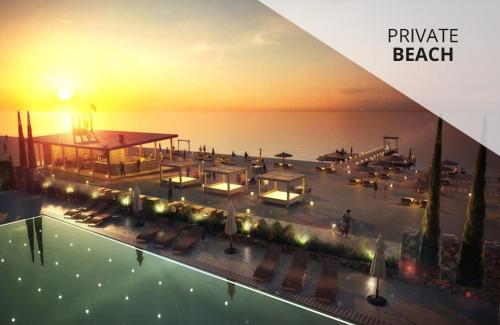 vista para uma piscina com praia ao pôr-do-sol em Miramare Magnetic Beach Hotel em Kobuleti