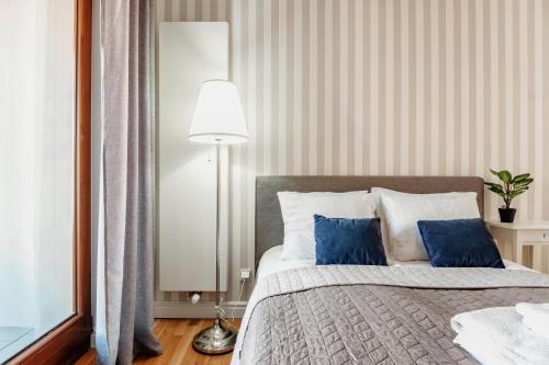 Ένα ή περισσότερα κρεβάτια σε δωμάτιο στο Apartament Premium Plac Litewski 7