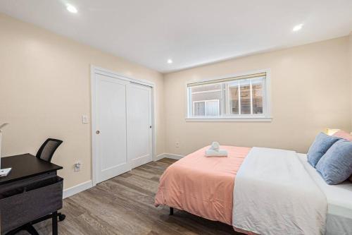 a bedroom with a bed and a desk and a window at 28088 4B-Cozy & Quiet/Safe Bright 4brs Home in Daly City in Daly City