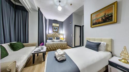 Deluxe Queen Suite