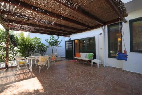 a patio with a table and chairs on a house at Pines Paradise at Blue Laguna Residence in Golem