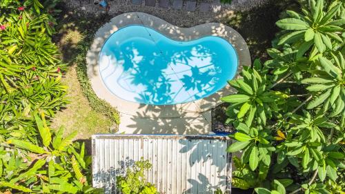 a blue heart shaped sign next to a fence at Calma Apartments Costa Rica in Mal País