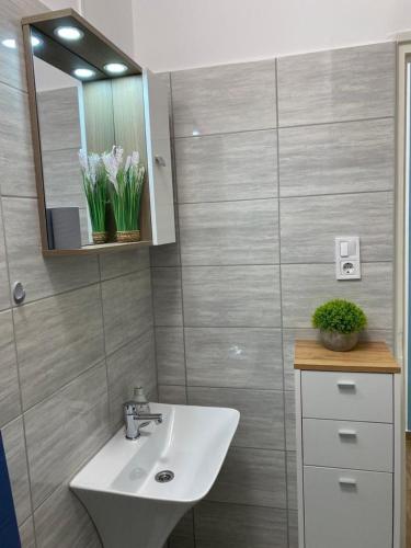 Bilik mandi di Mákvirág Apartman