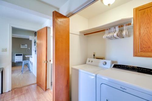a kitchen with a washer and dryer in a room at Charming Albuquerque Apartment Near Old Town! in Albuquerque