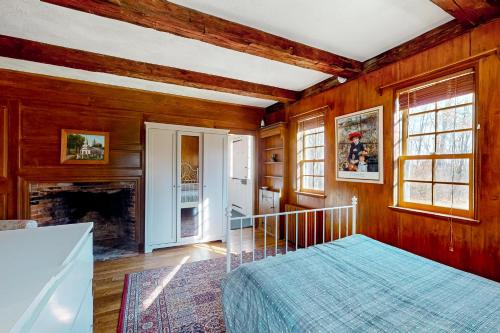 מיטה או מיטות בחדר ב-The Swallow Hill Manor