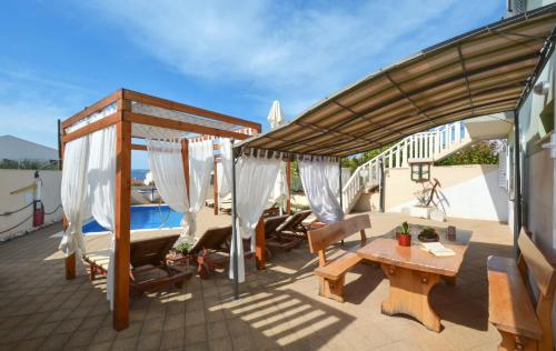 Apartments Santo Trogir - Okrug Gornji