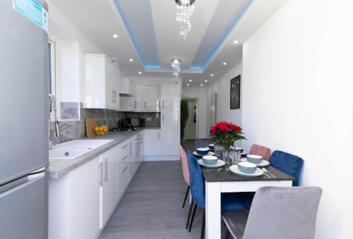 a kitchen with a table and a dining room at Open Mind Property - 6 Luxury Bedrooms with Free Parking in Portsmouth