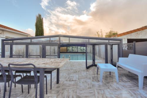 Photo de la galerie de l'établissement Maison pour 4 avec spa et terrasse, à Saint-Jean-de-Monts