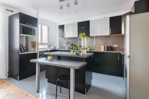 Photo de la galerie de l'établissement Bel appartement 6 Pers bord Canal de l'Ourcq La Villette-PARKING, à Paris