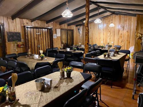 a room with rows of tables and chairs at Cabañas Tierra Fertil in Montaña