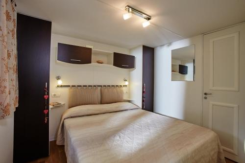 a bedroom with a bed in a room at Dei Fiori Camping Village in Cavallino-Treporti