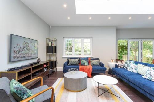 Tranquil Townhouse with Garden, Office and Parking