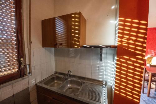 Η κουζίνα ή μικρή κουζίνα στο La Vecchia Cascina