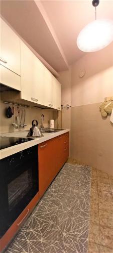 a kitchen with white cabinets and a sink at Casa Zebrusius - Zebrusius's App in Valfurva