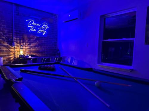 Gallery image of Down By The Bay w Hot Tub, 2 Blocks 2 Beaches, Game Room, Reading Nook, Dog-Friendly, Historic Charm in Panama City