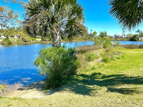 Gallery image of Down By The Bay w Hot Tub, 2 Blocks 2 Beaches, Game Room, Reading Nook, Dog-Friendly, Historic Charm in Panama City