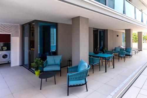 Posezení v ubytování Aparthotel Zefiro com design, large terrace, bike, near beach and thermal