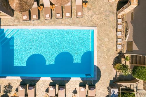 an overhead view of a swimming pool at a resort at Paramithenio Village Beach Resort & Spa in Áyioi Apóstoloi