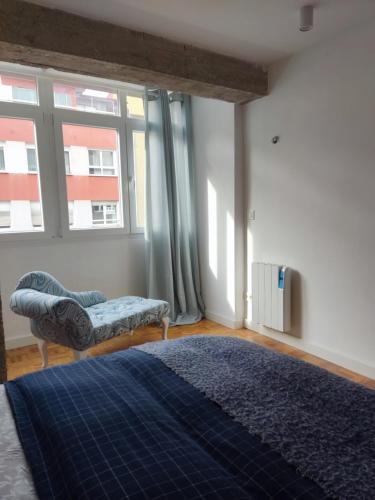 a bedroom with a bed and a couch and windows at La cámara secreta de BelNi in Avilés