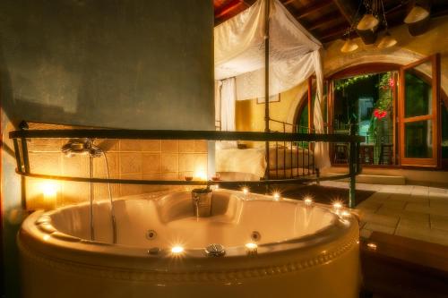 IFIGENIA TRAD.ROOMS IN OLDTOWN BY.MARIOS