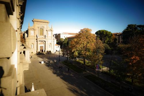 a large white building on a street in front of a building at Bergamo Inn 43 in Bergamo