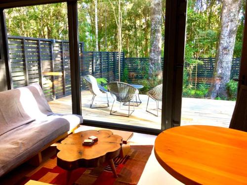 a living room with a couch and a table at Calma Cabins in Puerto Clocker