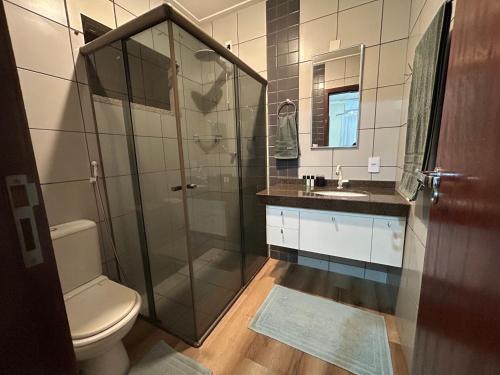 Et badeværelse på 1104 - Apto mobiliado c suíte, Wi-Fi e garagem