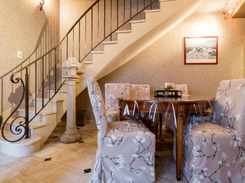 Photo de la galerie de l'établissement Charmant gîte au centre de Saint-Père-en-Retz, proche plages, standing château, 3 chambres, terrasse solarium - FR-1-306-1261, à Saint-Père-en-Retz