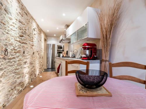 Photo de la galerie de l'établissement Charmant gîte au centre de Saint-Père-en-Retz, proche plages, standing château, 3 chambres, terrasse solarium - FR-1-306-1261, à Saint-Père-en-Retz