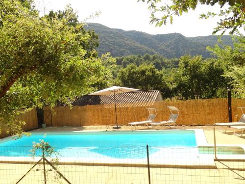 Maison Maubec, 5 pièces, 8 personnes - FR-1-708-58