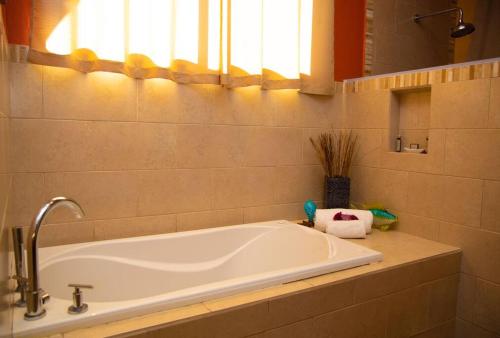 Phòng tắm tại Boquete Luxury Mountain Villa