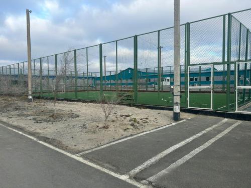Εγκαταστάσεις για τένις ή/και σκουός στο Sulimen Camp ή εκεί κοντά