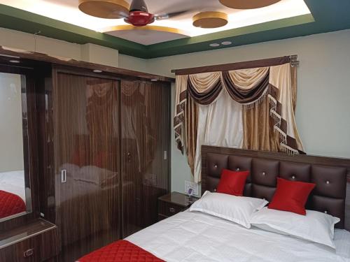 Alif serviced Apartment for Families and Executives客房内的一张或多张床位