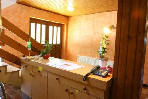an office with a wooden desk with a telephone at Gästehaus Steinmetz in Sankt Martin an der Raab