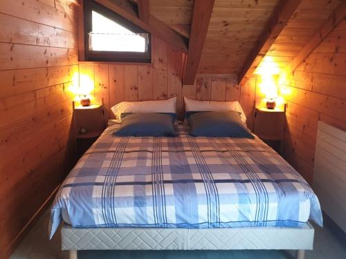 Llit o llits en una habitació de Chalet Morzine, 3 pièces, 5 personnes - FR-1-754-77