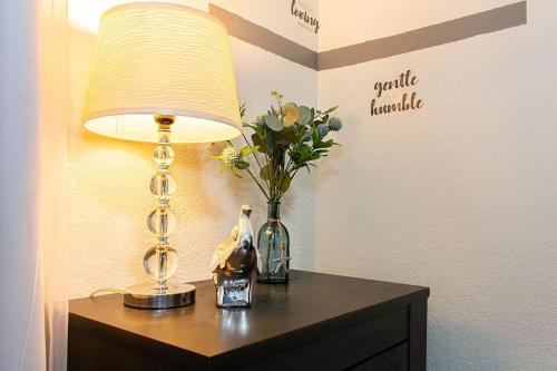 Gambar di galeri bagi Experience Comfort with a King Bed at a Lower Cost di Killeen