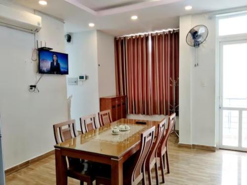 a dining room with a table and chairs at Flat near SGN Ho Chi Minh City Airport in Ho Chi Minh City
