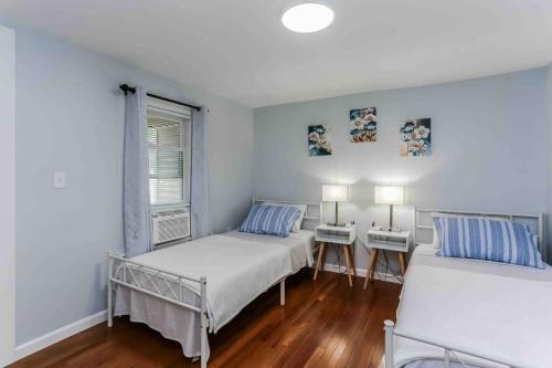 a bedroom with two beds and a window at Two Bedroom Apartment on Forestville Bristol in Bristol